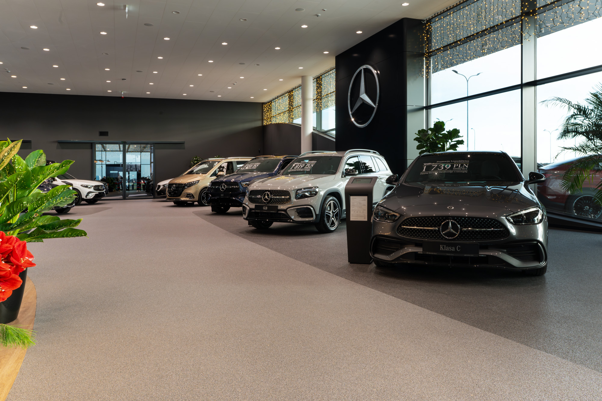 Flowcrete resin flooring in the state-of-the-art Mercedes-Benz Duda-Cars showroom and service centre in Lasocice